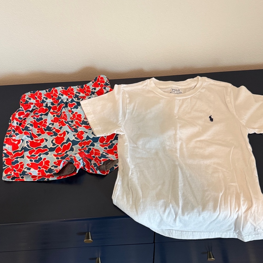 White T-Shirt and Red Camo Shorts Set 5/6 bundle